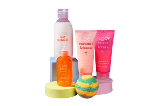 All Of You Set I Love: Coconut Kisses, Hydrating, Body Lotion, 75 ml + Pina Colada , Bath Bomb, 120 g + Golden Sands, Refreshing, Body Spray, 100 ml + Sweet Treats, Hydrating, Shower Gel, For All Skin Types, 75 ml + Cosy Night's, Hydrating, Shower Gel, Fo